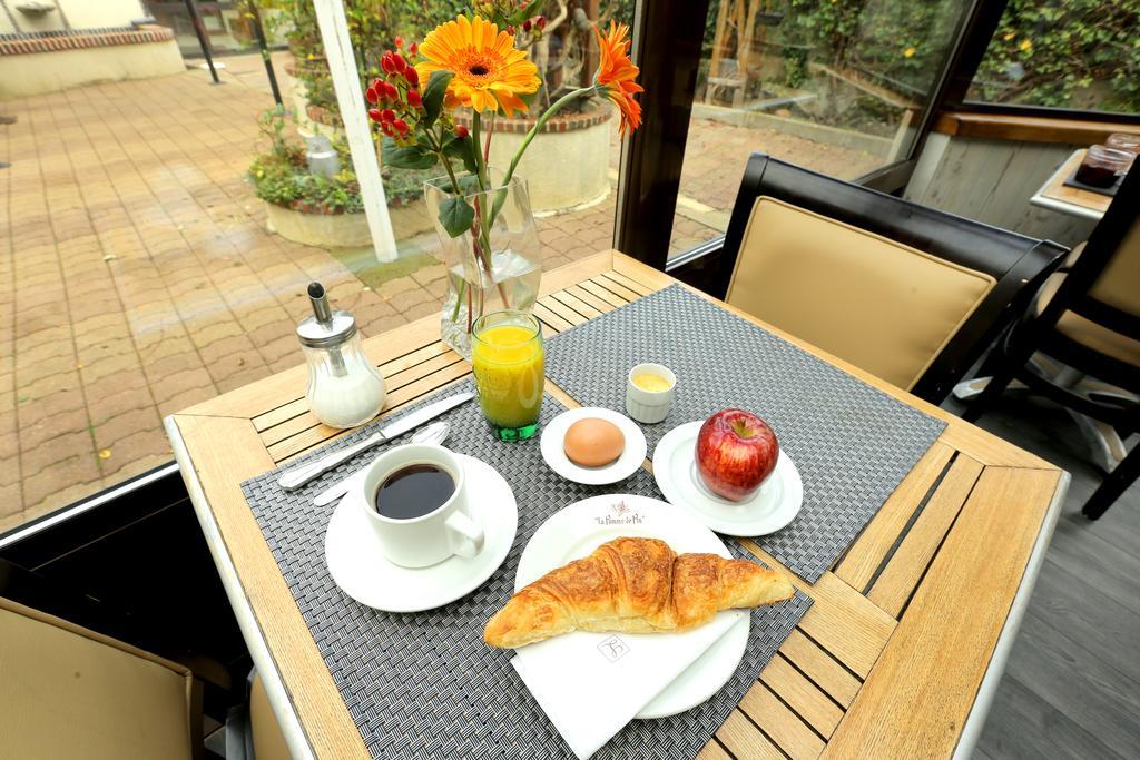 فندق Auberge La Pomme De Pin Senonches المظهر الخارجي الصورة