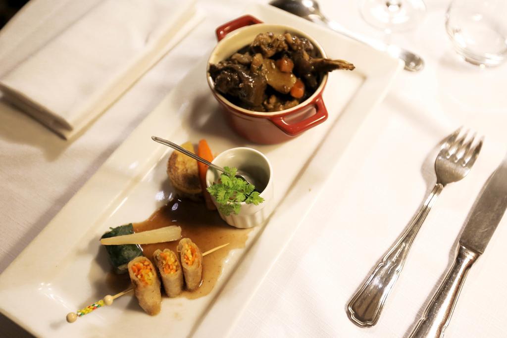 فندق Auberge La Pomme De Pin Senonches المظهر الخارجي الصورة