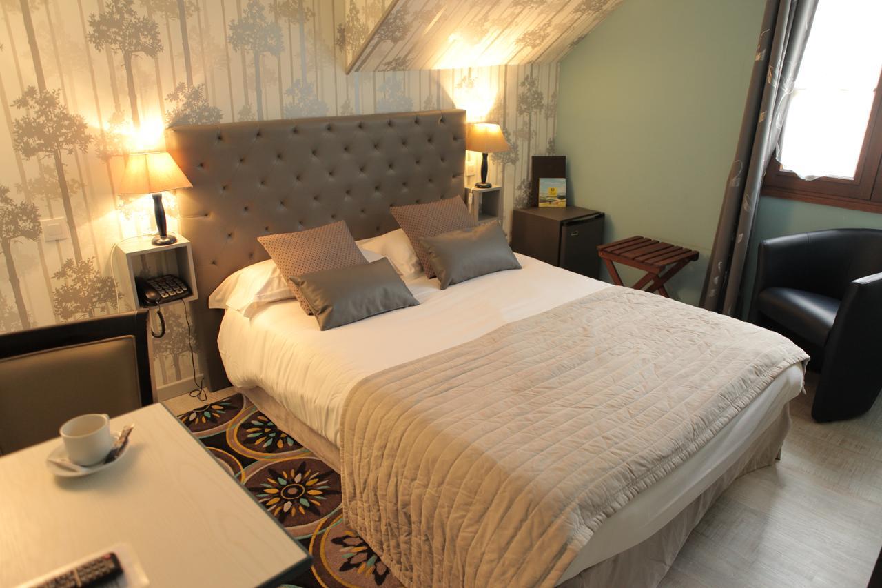 فندق Auberge La Pomme De Pin Senonches المظهر الخارجي الصورة