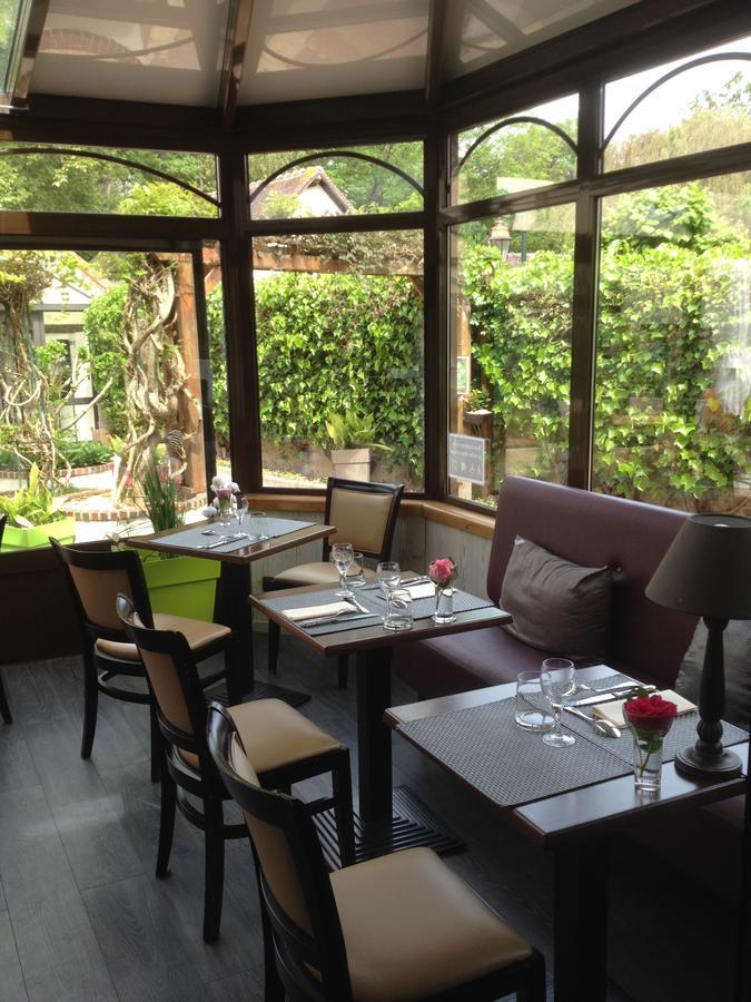 فندق Auberge La Pomme De Pin Senonches المظهر الخارجي الصورة