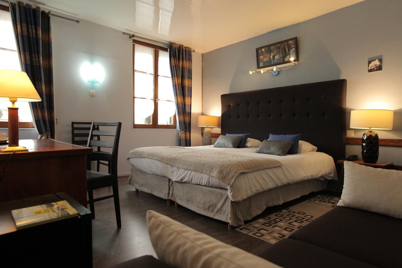 فندق Auberge La Pomme De Pin Senonches المظهر الخارجي الصورة