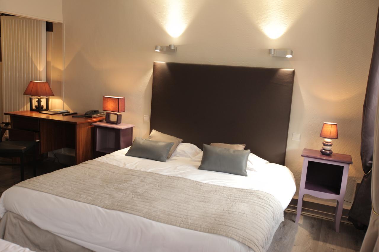 فندق Auberge La Pomme De Pin Senonches المظهر الخارجي الصورة