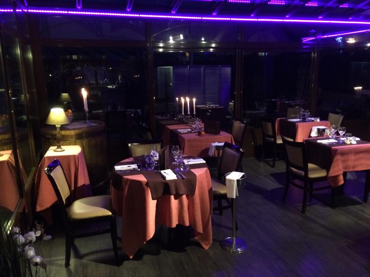 فندق Auberge La Pomme De Pin Senonches المظهر الخارجي الصورة